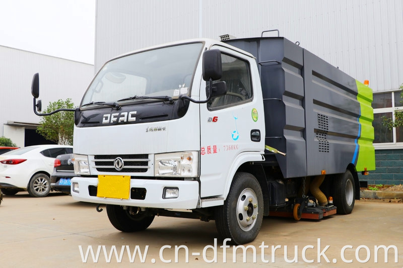 Dongfeng Dollicar D6 102hp 4x2 Road Sweeper Truck